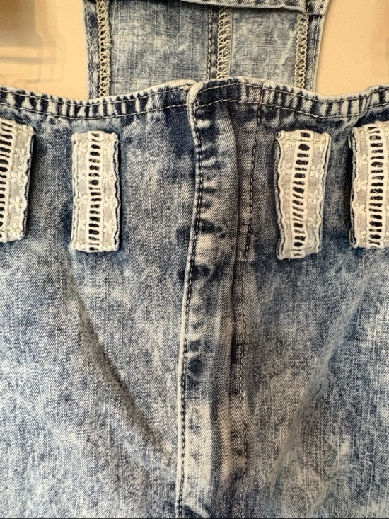 POL Acid Wash Denim Wide-Leg Overalls with Blue Floral Panel - Picture 5 of 9
